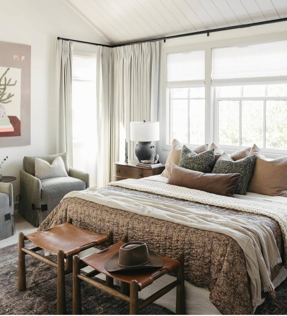 How to organize your bedroom: Picture of bedroom