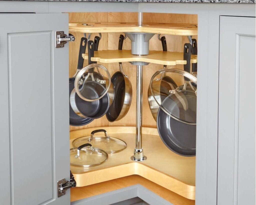 Pots and pans stored using a rotating pot and pan organizer with hooks