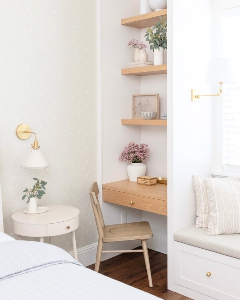 Small bedroom storage ideas: Floating Desk