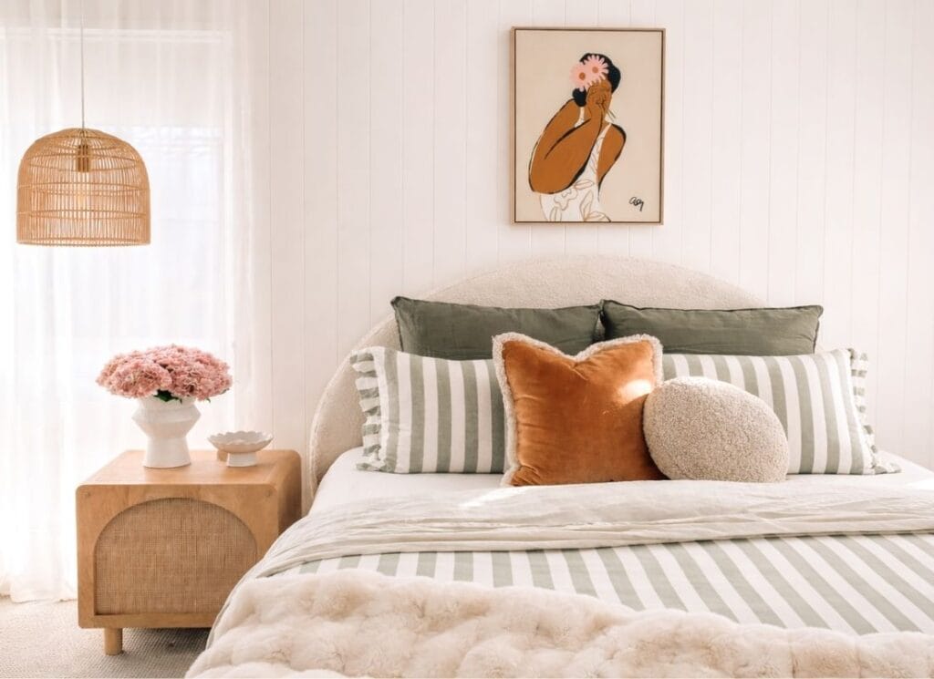 Small Bedroom Ideas with Hanging Light and small nightstand. 